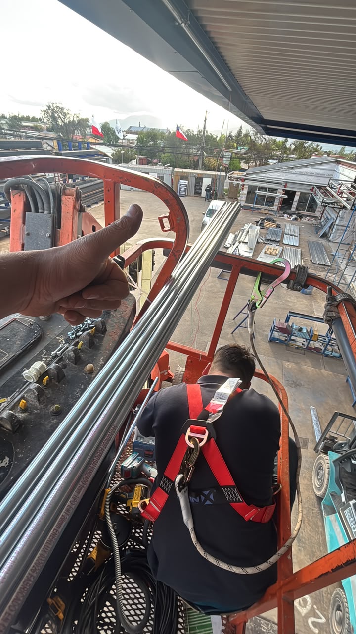 Trabajo de instalación en altura