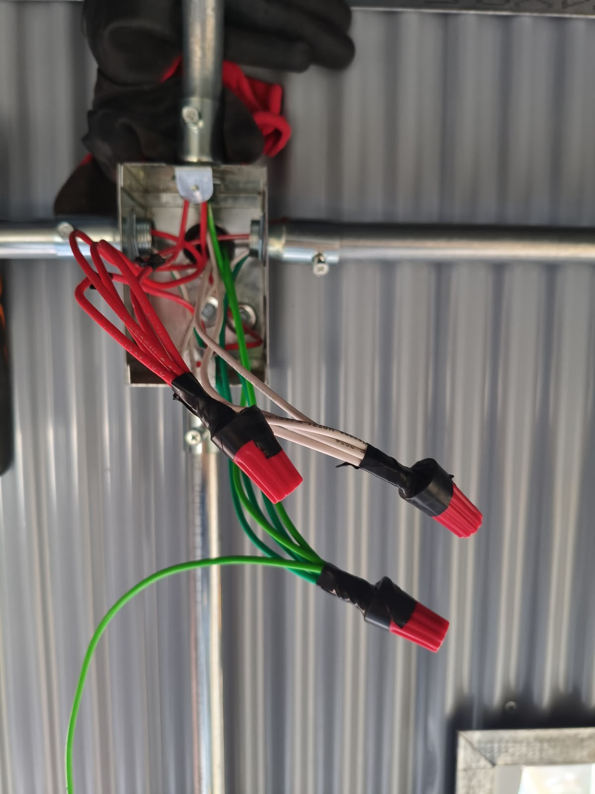 Detalle del cableado en caja de conexiones